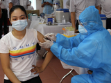 Người dân được tiêm vaccine COVID-19 (Ảnh - BYT)