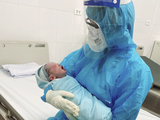 Bé gái chào đời khoẻ mạnh ở Bệnh viện Bệnh Nhiệt đới Trung ương (Ảnh - BVCC)