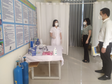 Trạm y tế lưu động tại phường Kim Giang, Thanh Xuân được trang bị đầy đủ trang thiết bị phục vụ công tác phòng, chống dịch COVID-19 (Ảnh - Khánh Hà)
