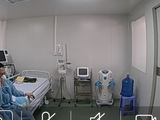 1 bệnh nhân đang điều trị tại phòng cách ly áp lực âm BV Dã chiến Củ Chi (TP.HCM). Ảnh: SYT
