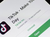 Nhóm hacker nổi tiếng Anonymous kêu gọi người dùng gỡ bỏ ứng dụng TikTok. Ảnh: CNBC
