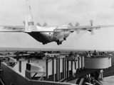 5 chiếc máy bay lớn nhất từng cất, hạ cánh trên tàu sân bay Mỹ (Ảnh: Business Insider)