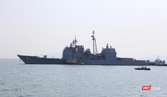 USS Lake Champlain (CG-57) tại Cảng Tiên Sa