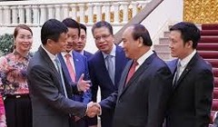 Thủ tướng Nguyễn Xuân Phúc tiếp ông Jack - Chủ tịch tập đoàn thương mại điện tử Alibaba. (ảnh Vn Express)