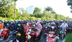Người dân trên đường chạy dịch về quê. Ảnh: Vietnamnet