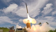 Hệ thống phòng thủ tên lửa THAAD do Mỹ sản xuất được thử nghiệm tại Hàn Quốc hồi năm 2017 (Ảnh: National Interest)