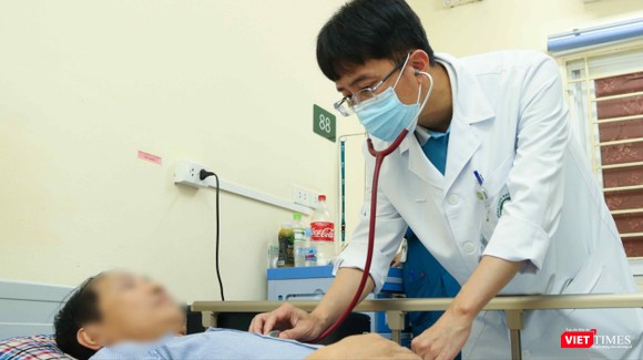 Trung tâm đột quỵ Bệnh viện Bạch Mai quá tải vì bệnh nhân tăng mạnh