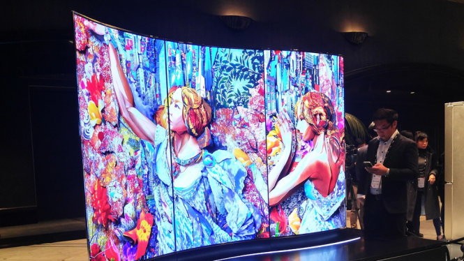 Tivi màn hình cong hiển thị ở cả hai mặt được LG trình diễn tại InnoFest 2016