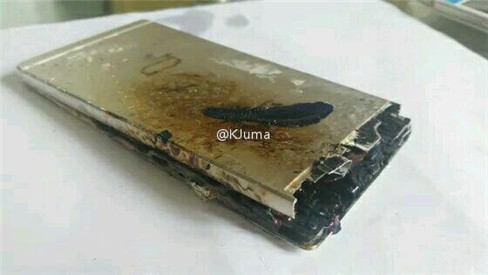Sau Galaxy Note 7, đến lượt Huawei P8 phát hỏa