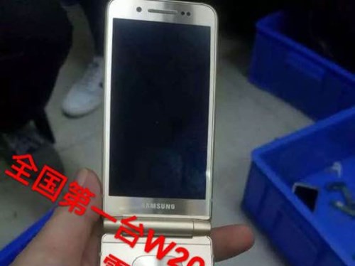Smartphone nắp gập cao cấp của Samsung sắp ra mắt