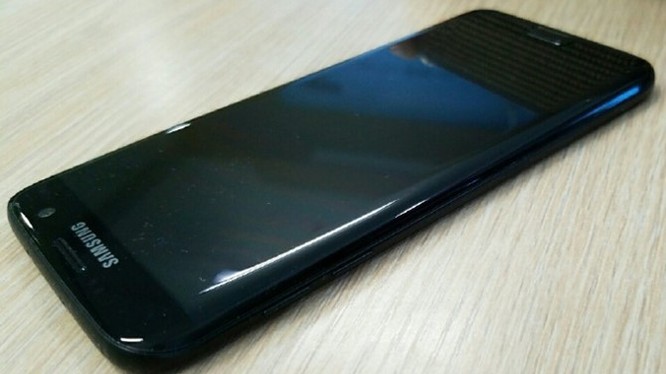 Lộ ảnh thực tế Galaxy S7 edge đen bóng