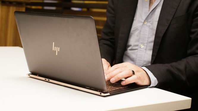 Đẹp từng cen-ti-mét với chiếc laptop doanh nhân HP Spectre