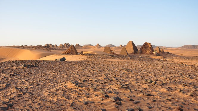 Những kim tự tháp Meroë nằm ở thành phố cổ Meroe - cách thủ đô Khartoum của Sudan khoảng 200km về phía bắc - Ảnh tư liệu Wikimedia, năm 2010