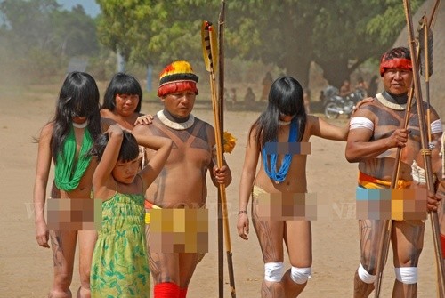 Yawalapiti - bộ lạc da đỏ sống tách biệt với bên ngoài và có thói quen ở trần.