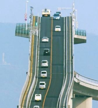 Cầu Ejima có chiều dài 1.44km, với độ cao ở điểm cao nhất so với mặt nước là 44,7m