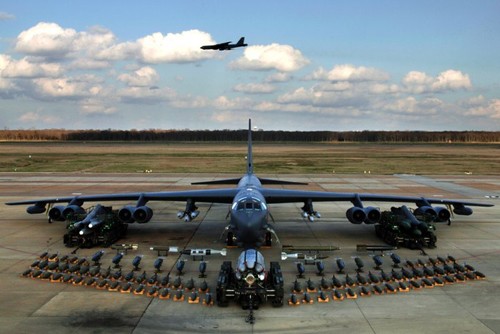 Máy bay oanh tạc B52 của Mỹ có thể mang theo 32 tấn vũ khí