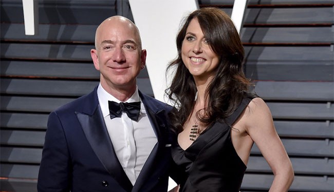 Cặp vợ chồng tỷ phú Jeff và MacKenzie Bezos (Ảnh; Business Insider)
