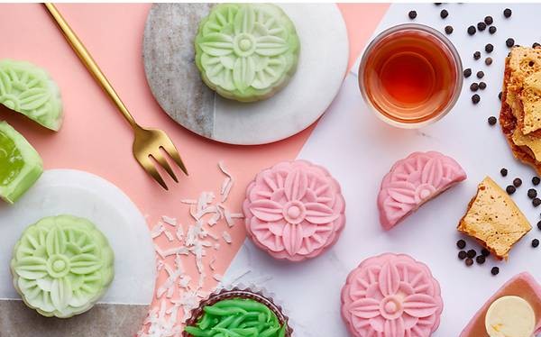 Thưởng thức 10 phong cách làm bánh Trung thu năm 2019 tại châu Á. Ảnh CNA
