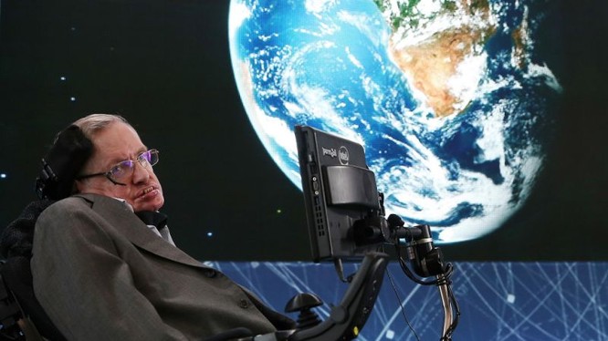 Stephen Hawking (ảnh: Yahoo) 