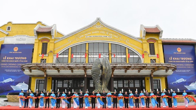 Thủ tướng dự lễ khai trương 3 công trình hạ tầng lớn tại Quảng Ninh (Nguồn: VPCP)