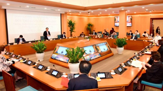 Toàn cảnh buổi hội nghị đối thoại với các doanh nghiệp do Thành ủy - HĐND - UBND TP tổ chức và chiều 16/4 (Ảnh: hanoi.gov.vn)