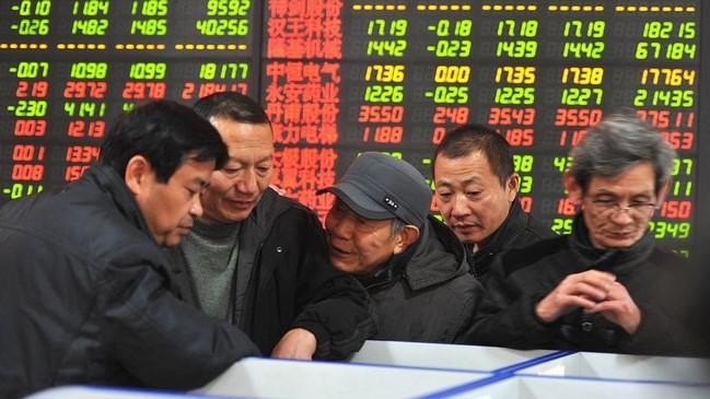 Thị trường chứng khoán Trung Quốc lao dốc sau những động thái siết giáo dục tư nhân của nhà chức trách (Ảnh minh hoạ - Nguồn: Bloomberg)
