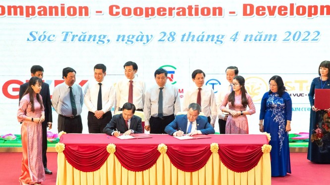 Lễ ký kết biên bản ghi nhớ giữa Trungnam Group và UBND tỉnh Sóc Trăng diễn ra trong khuôn khổ Hội nghị Xúc tiến đầu tư tỉnh Sóc Trăng năm 2022