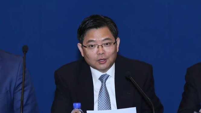 Tôn Ba, Tổng giám đốc Công ty hữu hạn Tập đoàn Công nghiệp nặng tàu thuyền Trung Quốc vừa bị khai trừ đảng và công chức hôm 17.12.