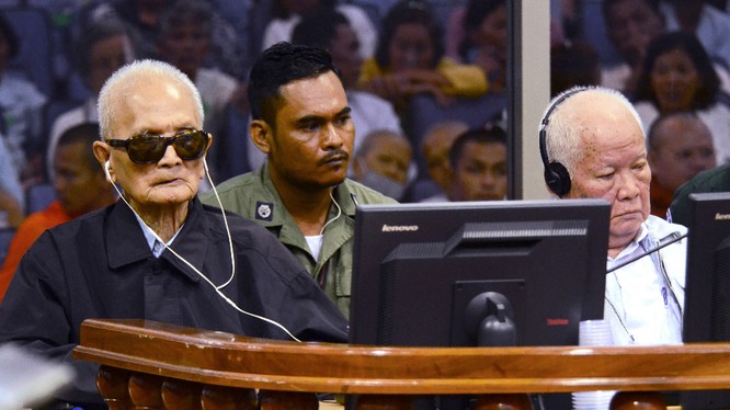 Hai đồ tể Ta Mok và Khieu Shamphan bị tòa án quốc tế xét xử về tội diệt chủng