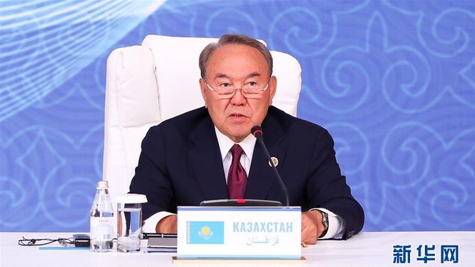 Việc ông Nazarbayev tuyên bố từ chức gây bất ngờ cho cả dư luận trong nước Kazakhstan và quốc tế.