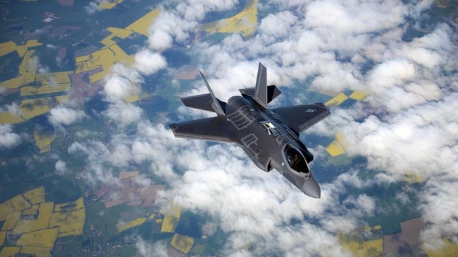 Việc Bộ Ngoại giao Mỹ phê chuẩn bán 32 máy bay chiến đấu tàng hình F-35A cho Ba Lan được cho là sự thách thức đối với Nga. Ảnh: Đa Chiều
