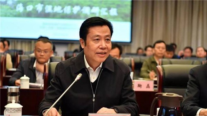 Trương Kỳ, Ủy viên thường vụ tỉnh ủy Hải Nam, Bí thư thành ủy Hải Khẩu bị bắt hôm 6/9 đang gây chấn động về số tiền tham nhũng.