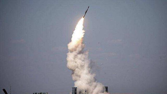 Tên lửa S-300 của Syria lần đầu khai hỏa đã bắn hạ 3 máy bay không người lái của Israel mà đối phương không dám trả đũa.