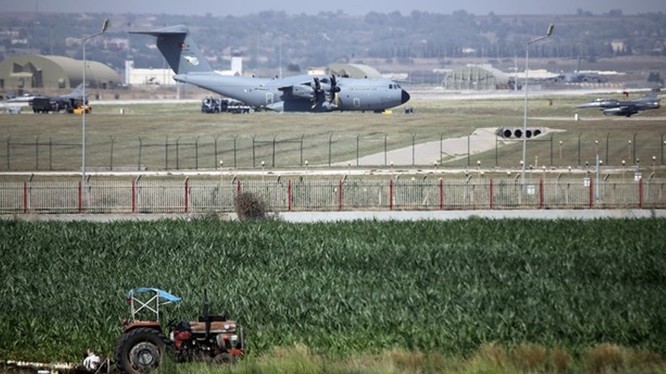 Trước dự luật quốc phòng của Quốc hội Mỹ kêu gọi trừng phạt Thổ Nhĩ Kỳ. Ankara sẽ trả đũa bằng cách đóng cửa các căn cứ của Mỹ. Ảnh: Căn cứ không quân Incirlik ở miền Nam Thổ Nhĩ Kỳ đang được Mỹ sử dụng.