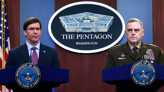 Bộ trưởng Quốc phòng Mỹ Mark Esper và Chủ tịch Hội đồng Tham mưu trưởng liên quân Mark Milley họp báo đe dọa gây chiến tranh chống Triều Tiên. Ảnh: Đa Chiều.