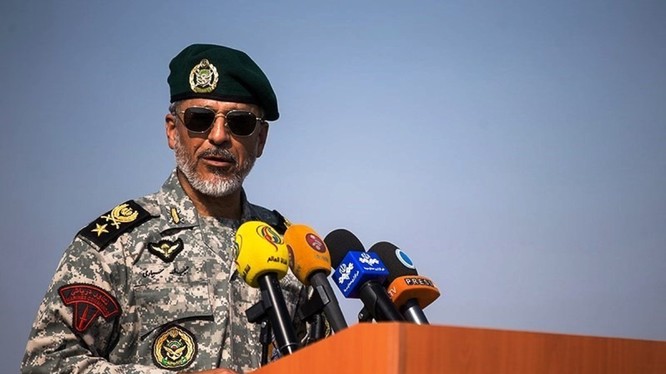 Chuẩn Đô đốc Hải quân Iran Habibollah Sayyari hôm 28/12 tuyên bố sẽ tấn công tiêu diệt máy bay, tàu thuyền nước ngoài đột nhập khu vực tập trận của hải quân Trung Quốc, Nga và Iran nhằm thu nhập tình báo.