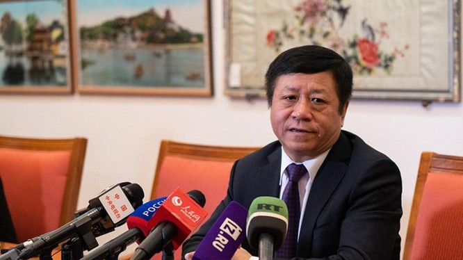 Đại sứ Trung Quốc tại Nga Trương Hán Huy, người đang hứng chịu búa rìu dư luận vì những phát ngôn xúc phạm những người Trung Quốc từ Nga về nước (Ảnh: NDNB)