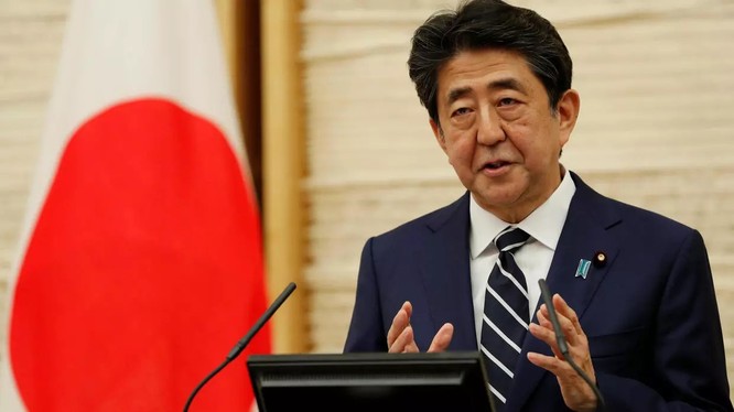 Thủ tướng Nhật Shinzo Abe tuyên bố tối 25/5: "Virus corona mới đã lan từ Trung Quốc đến mọi nơi trên thế giới. Đó là sự thực" (Ảnh: Reuters)