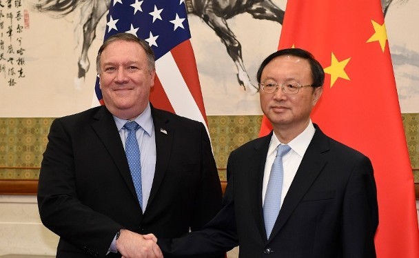 Ngoại trưởng Mỹ Mike Pompeo và Ủy viên Bộ Chính trị Trung Quốc Dương Khiết Trì sẽ gặp nhau tại Hawaii ngày 17/6 để làm dịu quan hệ hai nước (Ảnh: Getty).
