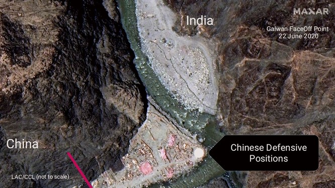 Căn cứ hình ảnh vệ tinh, Ấn Độ cho rằng lính Trung Quốc đã vượt qua tuyến kiểm soát thực tế sang phần đất phía Ấn Độ xây dựng các công sợ, trận địa (Ảnh: Đa Chiều).