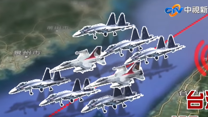 Truyền hình Đài Loan đưa tin, ngày 19/9 khi các máy bay chiến đấu Trung Quốc vượt qua đường trung tâm eo biển, 2 máy bay IDF của Đài Loan lên ngăn chặn đã bị 6 chiếc J-16 PLA "kẹp nách" (Ảnh: Đa Chiều).