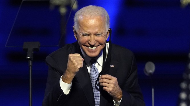 Chính sách với Trung Quốc của ông Joe Biden được dư luận đặc biệt quan tâm. Trong ảnh, ông Biden rất phấn khích khi tuyên bố thắng cử hôm 7/11 (Ảnh: AP).