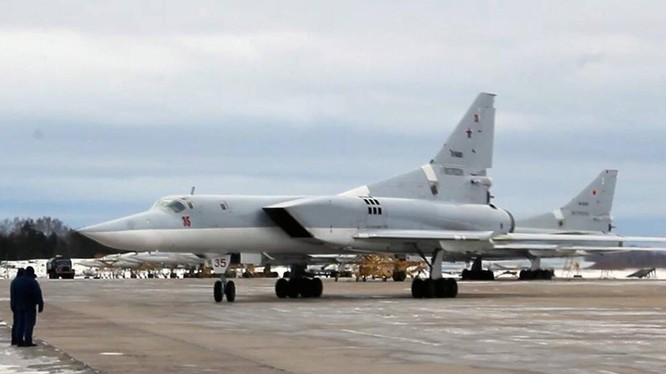 Máy bay Tu-22 M3 Backfire ở sân bay Shaikovka (Ảnh: BQPNga).