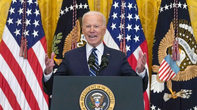 Tại cuộc họp báo đầu tiên tại Nhà Trắng hôm 25/3, ông Biden cam kết sẽ không cho phép Trung Quốc vượt qua Mỹ (Ảnh: AP).