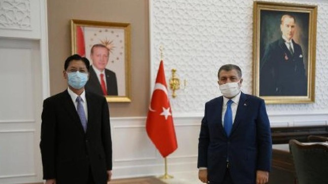 Đại sứ Trung Quốc tại Thổ Nhĩ Kỳ Lưu Thiếu Bân (trái), người bị triệu tập hôm 6/4 về hai bản tweet gây hấn (Ảnh: ETtoday).