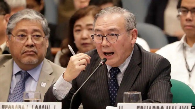 Ngoại trưởng Philippines Locsin gần đây tỏ ra gay gắt hiếm thấy với Trung Quốc trong vấn đề tranh chấp trên biển (Ảnh: AP).