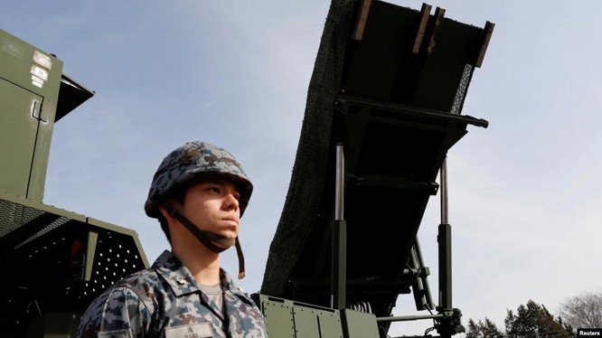 Bộ trưởng Quốc phòng Nhật cho biết có kế hoạch bố trí tên lửa phòng không và chống hạm tại đảo Ishigaki, cách Đài Loan 300km (Ảnh: Reuters).