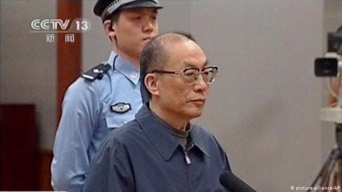 Lưu Chí Quân bị xét xử trước Tòa án Bắc Kinh (Ảnh: CCTV).