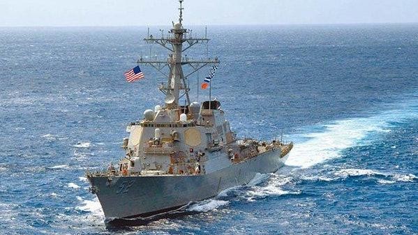 Taù chiến Mỹ thường xuyên thực hiện tự do hàng hải trên Biển Đông, áp sát các đảo nhân tạo Trung Quốc bồi đắp tôn tạo trái phép (Ảnh: US Navy)