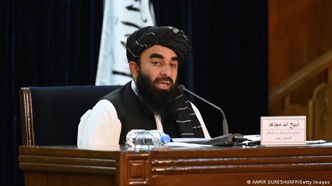 Ngày 7/9, người phát ngôn Taliban Mujahid hôm 7/9 thông báo danh sách "chính phủ lâm thời" của Afghanistan (Ảnh: Deutsche Welle).